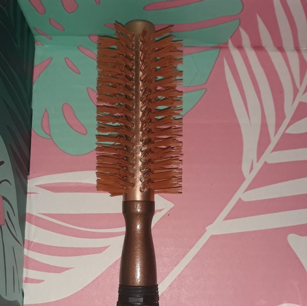 Ion round hairbrush